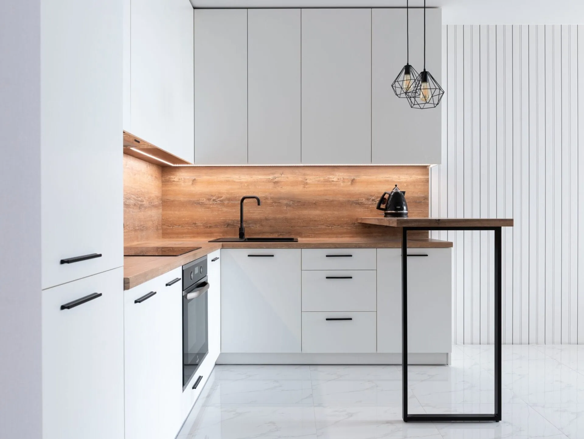 White kitchen with oak backsplash and black fittings